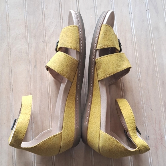 DANSKO Leather Astrid Textured Nubuck Yellow Sandals EU Size 39 - US Size 8.5 - Picture 8 of 13